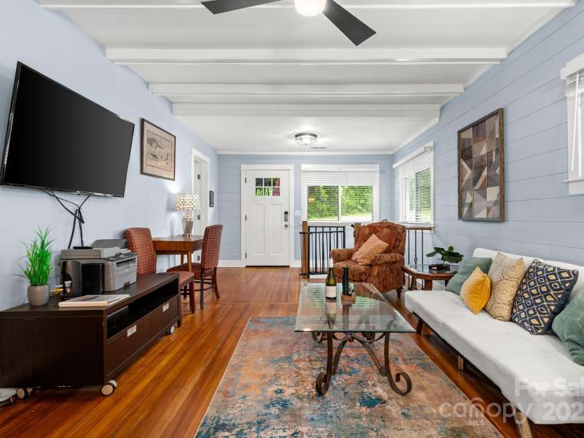 26 Hanover Street, Asheville, NC 28806.  MLS# CAR4241021, YatesRealty ID 19141. 