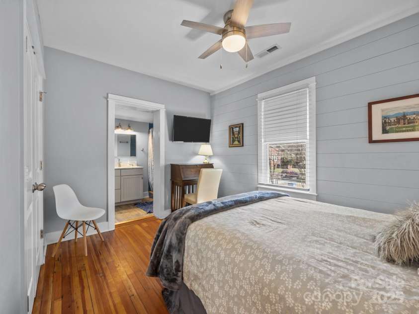 26 Hanover Street, Asheville, NC 28806.  MLS# CAR4241021, YatesRealty ID 19141. 