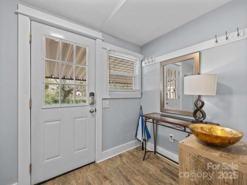 26 Hanover Street, Asheville, NC 28806.  MLS# CAR4241021, YatesRealty ID 19141. 