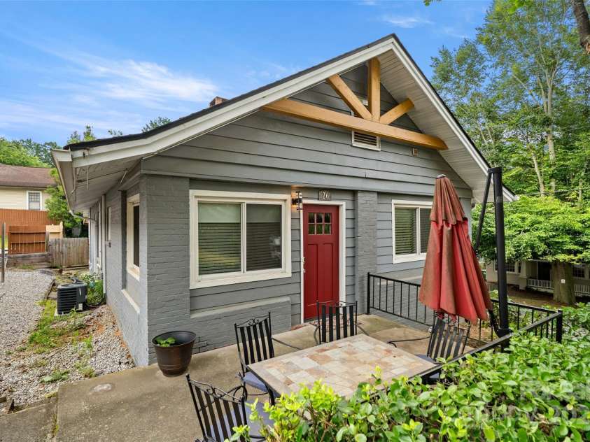 26 Hanover Street, Asheville, NC 28806.  MLS# CAR4241021, YatesRealty ID 19141. 