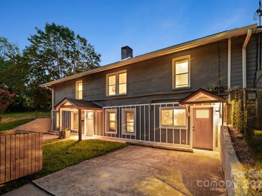 26 Hanover Street, Asheville, NC 28806.  MLS# CAR4241021, YatesRealty ID 19141. 