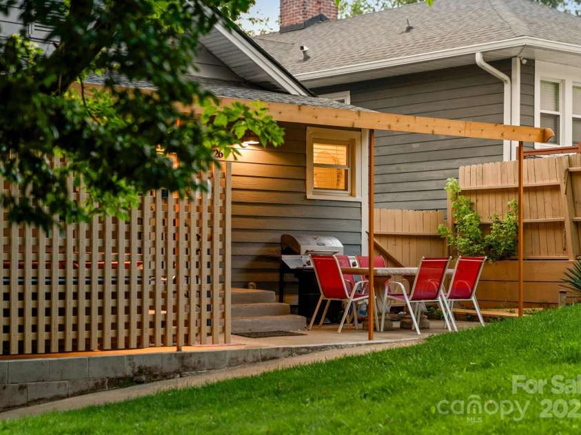 26 Hanover Street, Asheville, NC 28806.  MLS# CAR4241021, YatesRealty ID 19141. 