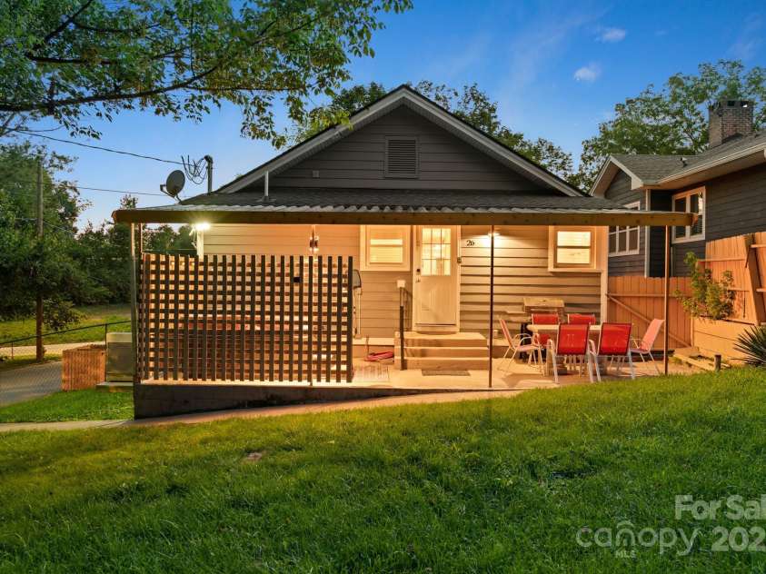 26 Hanover Street, Asheville, NC 28806.  MLS# CAR4241021, YatesRealty ID 19141. 