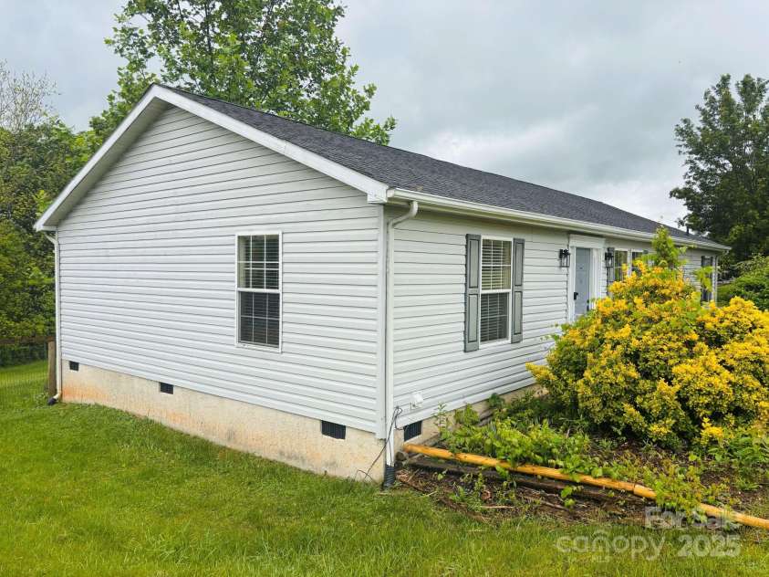 16 English Oaks Drive, Candler, NC 28715.  MLS# CAR4258090, YatesRealty ID 19142. Far side of home