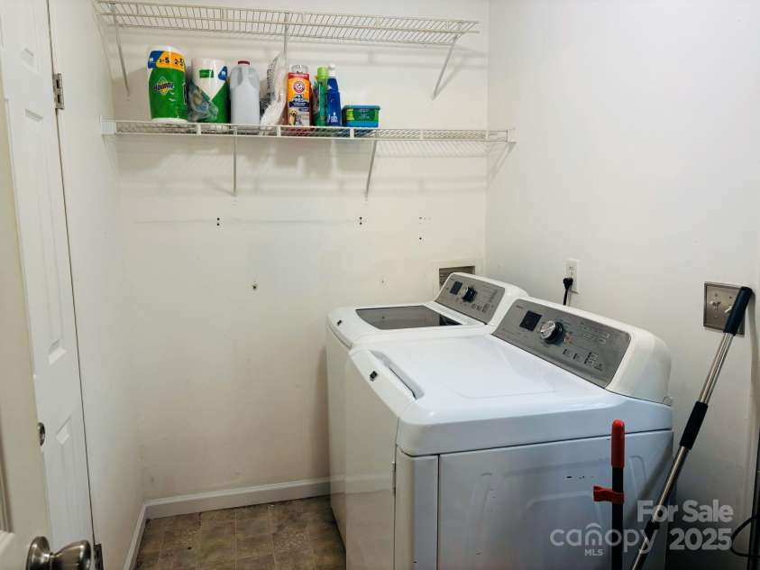 16 English Oaks Drive, Candler, NC 28715.  MLS# CAR4258090, YatesRealty ID 19142. Laundry