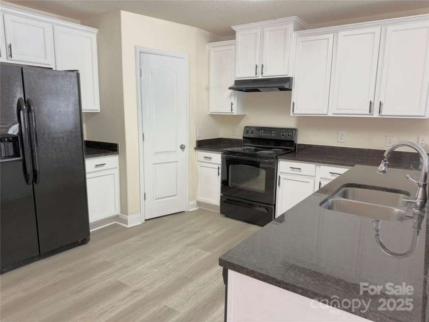 7534 April Mist Trail, Huntersville, NC 28078.  MLS# CAR4283212, YatesRealty ID 19143. 