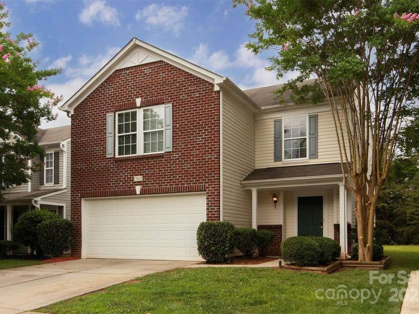 7623 Monarch Birch Lane, Charlotte, NC 28215.  MLS# CAR4266837, YatesRealty ID 19144. 