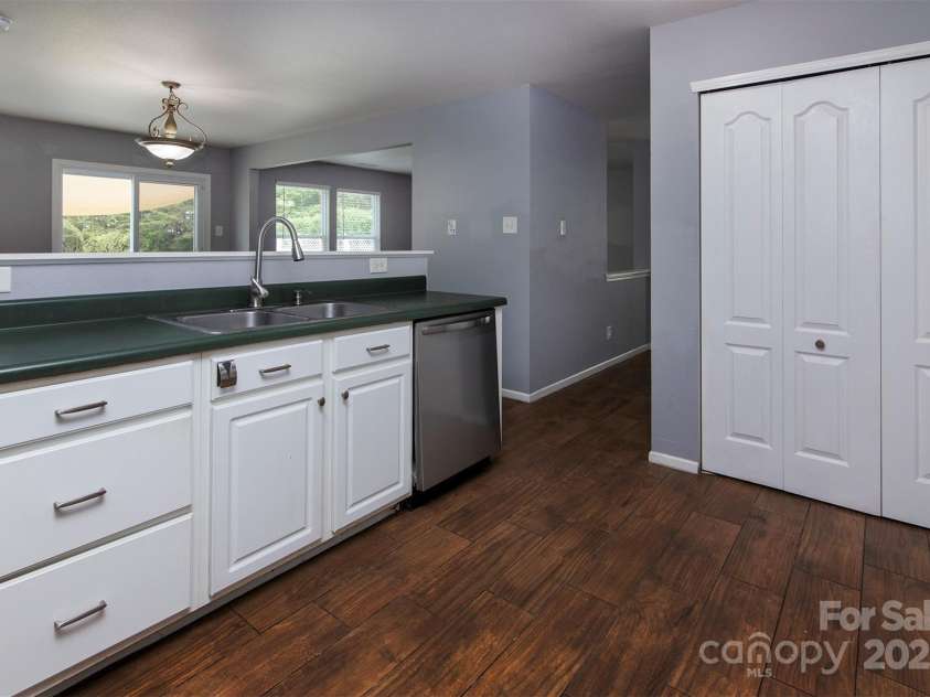 7623 Monarch Birch Lane, Charlotte, NC 28215.  MLS# CAR4266837, YatesRealty ID 19144. 