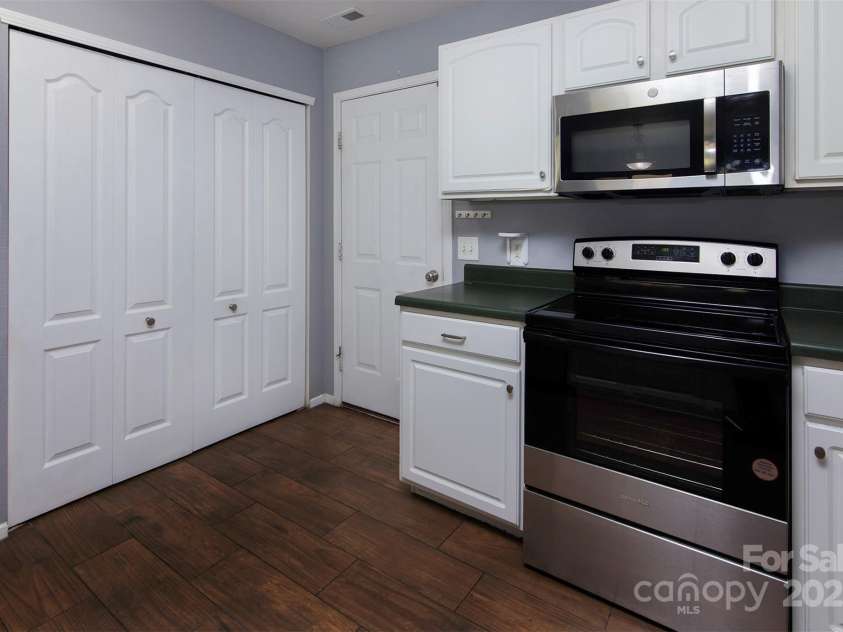 7623 Monarch Birch Lane, Charlotte, NC 28215.  MLS# CAR4266837, YatesRealty ID 19144. 