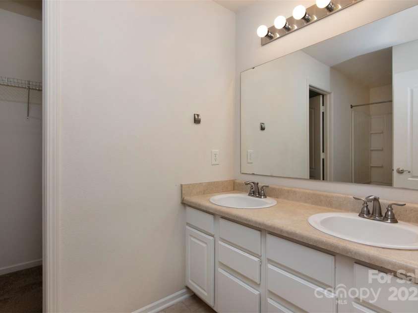 7623 Monarch Birch Lane, Charlotte, NC 28215.  MLS# CAR4266837, YatesRealty ID 19144. 