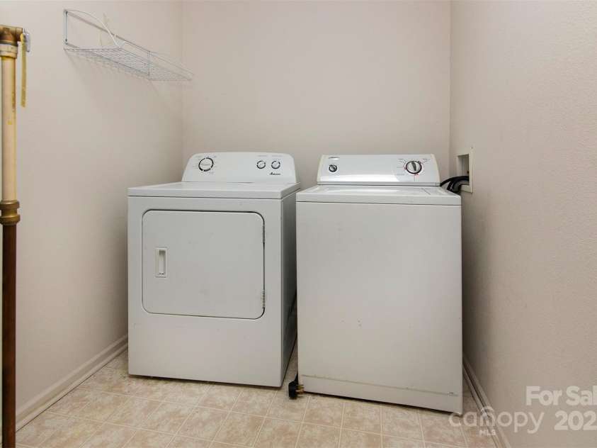 7623 Monarch Birch Lane, Charlotte, NC 28215.  MLS# CAR4266837, YatesRealty ID 19144. 