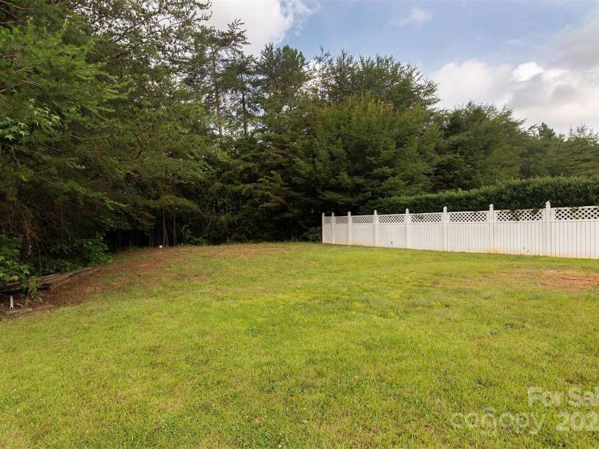 7623 Monarch Birch Lane, Charlotte, NC 28215.  MLS# CAR4266837, YatesRealty ID 19144. 