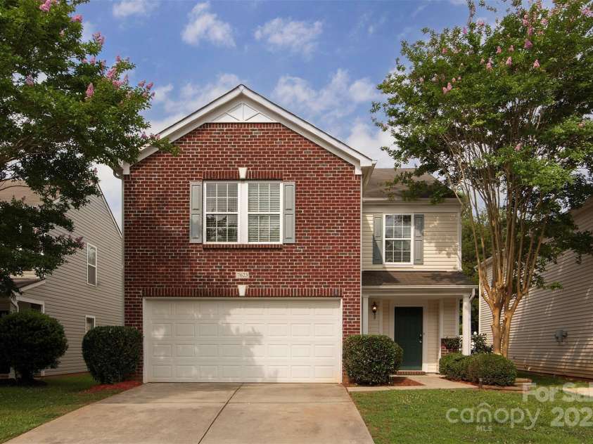 7623 Monarch Birch Lane, Charlotte, NC 28215.  MLS# CAR4266837, YatesRealty ID 19144. 