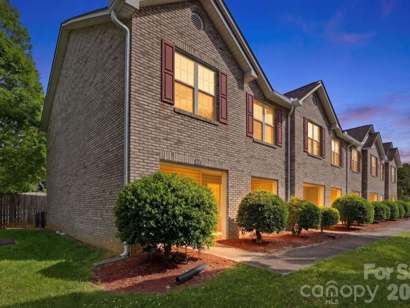 812 Maupin Avenue, Salisbury, NC 28144.  MLS# CAR4378032, YatesRealty ID 19146. 
