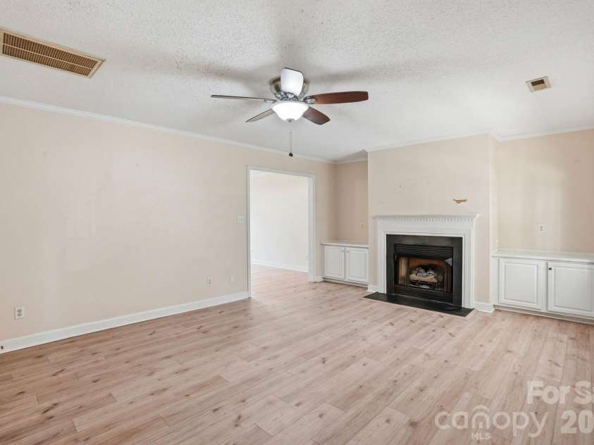 812 Maupin Avenue, Salisbury, NC 28144.  MLS# CAR4378032, YatesRealty ID 19146. Living Room