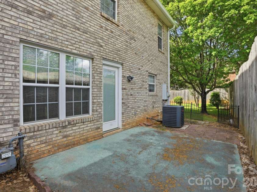 812 Maupin Avenue, Salisbury, NC 28144.  MLS# CAR4378032, YatesRealty ID 19146. Patio