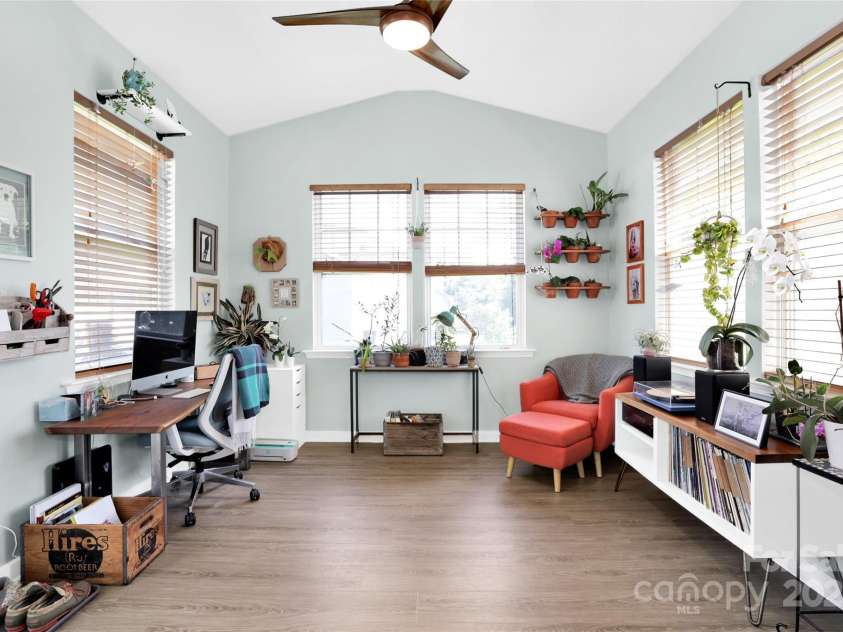 2210 Winding River Drive, Charlotte, NC 28214.  MLS# CAR4264279, YatesRealty ID 19147. Breakfast/Sunroom