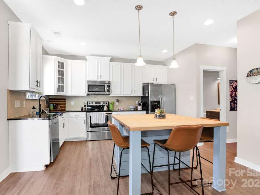 2210 Winding River Drive, Charlotte, NC 28214.  MLS# CAR4264279, YatesRealty ID 19147. Kitchen