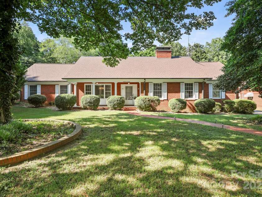 1614 Statesville Boulevard, Salisbury, NC 28144.  MLS# CAR4263745, YatesRealty ID 19148. 
