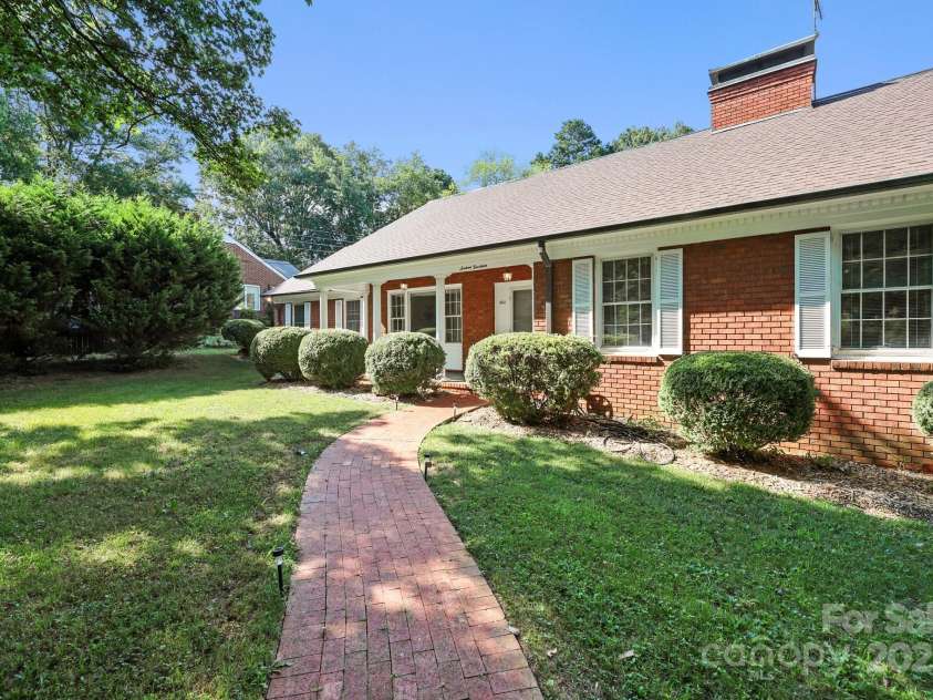1614 Statesville Boulevard, Salisbury, NC 28144.  MLS# CAR4263745, YatesRealty ID 19148. 