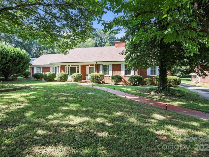 1614 Statesville Boulevard, Salisbury, NC 28144.  MLS# CAR4263745, YatesRealty ID 19148. 