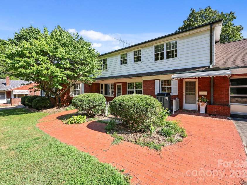 1614 Statesville Boulevard, Salisbury, NC 28144.  MLS# CAR4263745, YatesRealty ID 19148. 
