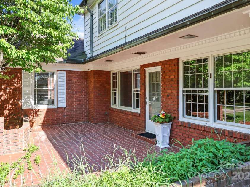 1614 Statesville Boulevard, Salisbury, NC 28144.  MLS# CAR4263745, YatesRealty ID 19148. 