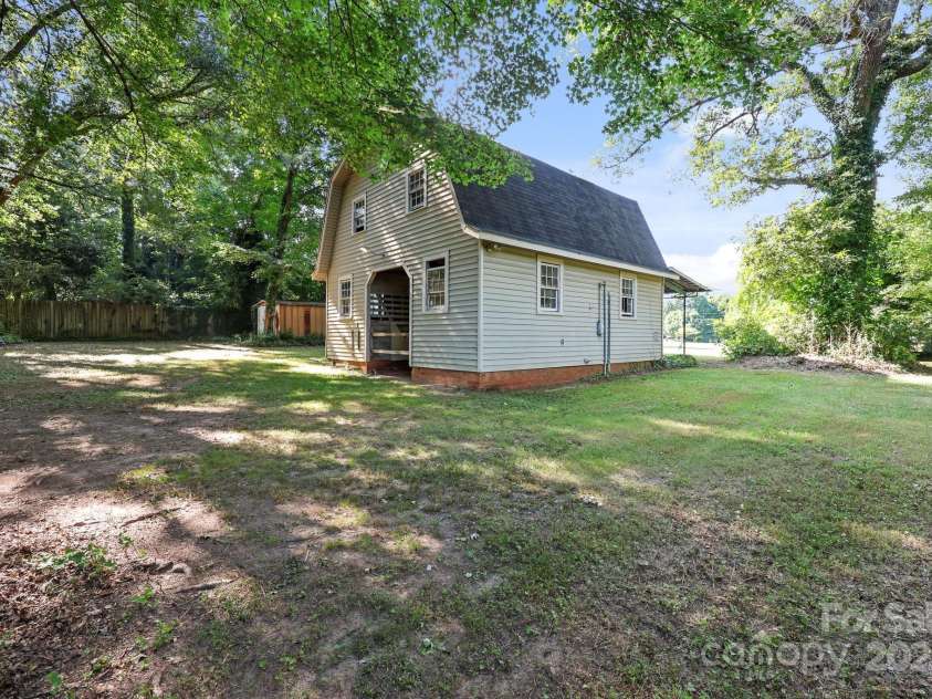 1614 Statesville Boulevard, Salisbury, NC 28144.  MLS# CAR4263745, YatesRealty ID 19148. 