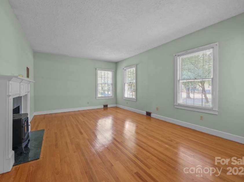 1614 Statesville Boulevard, Salisbury, NC 28144.  MLS# CAR4263745, YatesRealty ID 19148. 