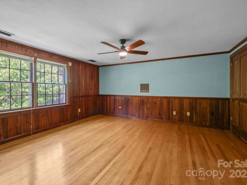1614 Statesville Boulevard, Salisbury, NC 28144.  MLS# CAR4263745, YatesRealty ID 19148. 