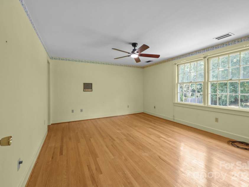 1614 Statesville Boulevard, Salisbury, NC 28144.  MLS# CAR4263745, YatesRealty ID 19148. 