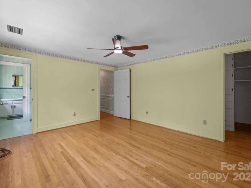 1614 Statesville Boulevard, Salisbury, NC 28144.  MLS# CAR4263745, YatesRealty ID 19148. 