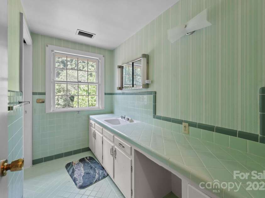 1614 Statesville Boulevard, Salisbury, NC 28144.  MLS# CAR4263745, YatesRealty ID 19148. 