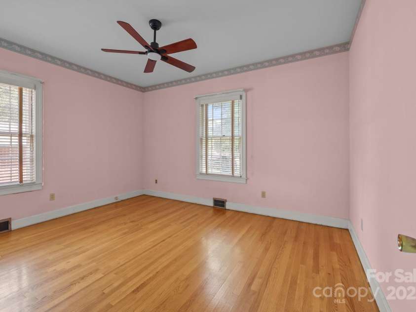 1614 Statesville Boulevard, Salisbury, NC 28144.  MLS# CAR4263745, YatesRealty ID 19148. 
