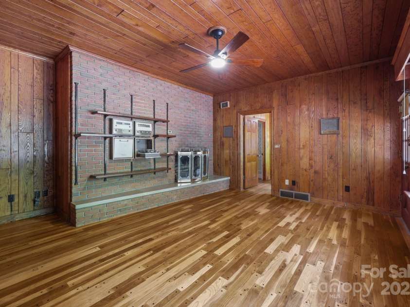 1614 Statesville Boulevard, Salisbury, NC 28144.  MLS# CAR4263745, YatesRealty ID 19148. 