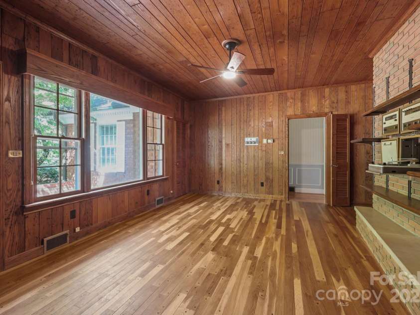 1614 Statesville Boulevard, Salisbury, NC 28144.  MLS# CAR4263745, YatesRealty ID 19148. 