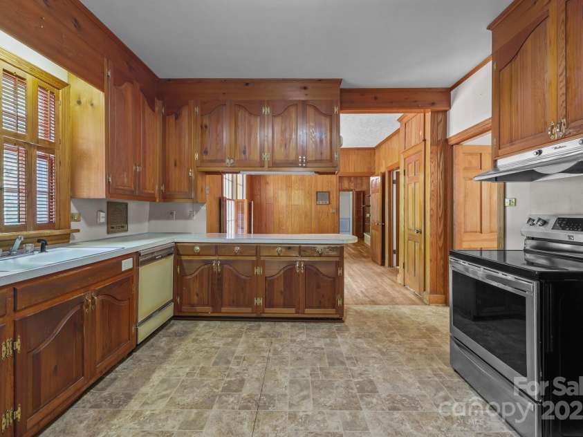 1614 Statesville Boulevard, Salisbury, NC 28144.  MLS# CAR4263745, YatesRealty ID 19148. 
