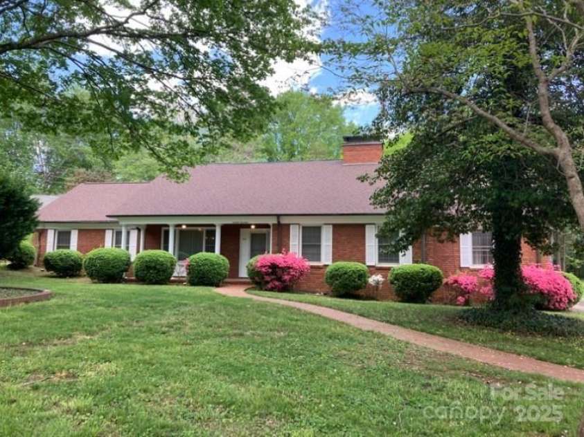 1614 Statesville Boulevard, Salisbury, NC 28144.  MLS# CAR4263745, YatesRealty ID 19148. 