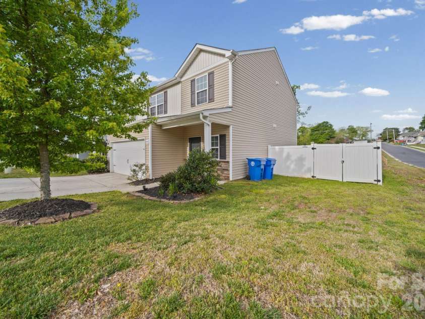 977 Joselynn Drive, Gastonia, NC 28054.  MLS# CAR4369666, YatesRealty ID 19148. 