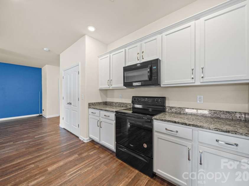 977 Joselynn Drive, Gastonia, NC 28054.  MLS# CAR4369666, YatesRealty ID 19148. 