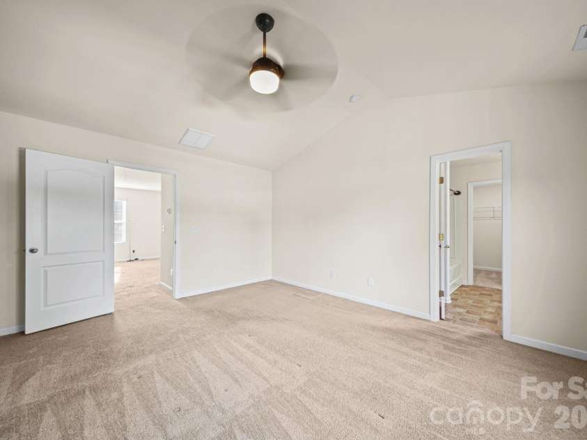977 Joselynn Drive, Gastonia, NC 28054.  MLS# CAR4369666, YatesRealty ID 19148. 