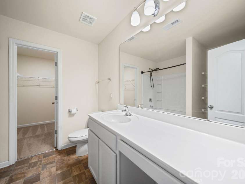 977 Joselynn Drive, Gastonia, NC 28054.  MLS# CAR4369666, YatesRealty ID 19148. 