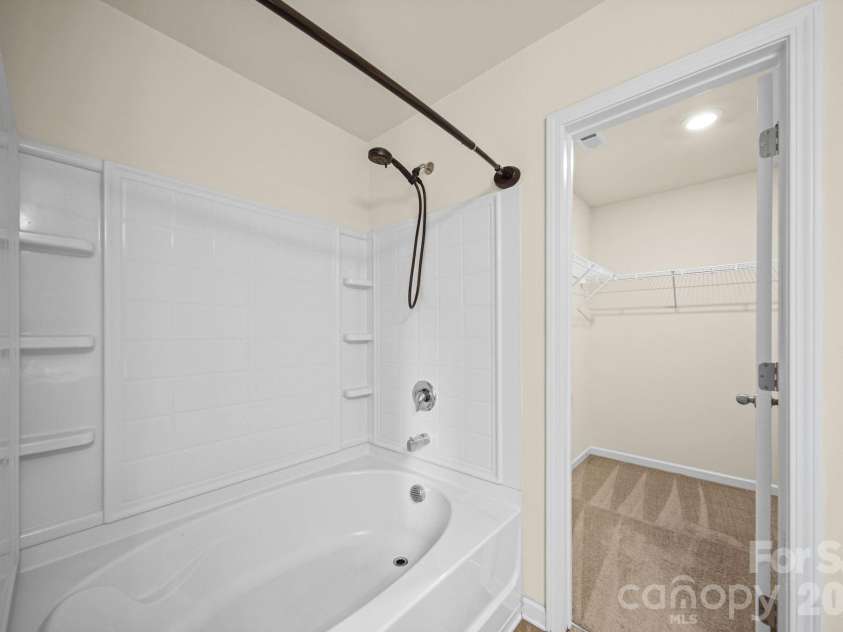 977 Joselynn Drive, Gastonia, NC 28054.  MLS# CAR4369666, YatesRealty ID 19148. 
