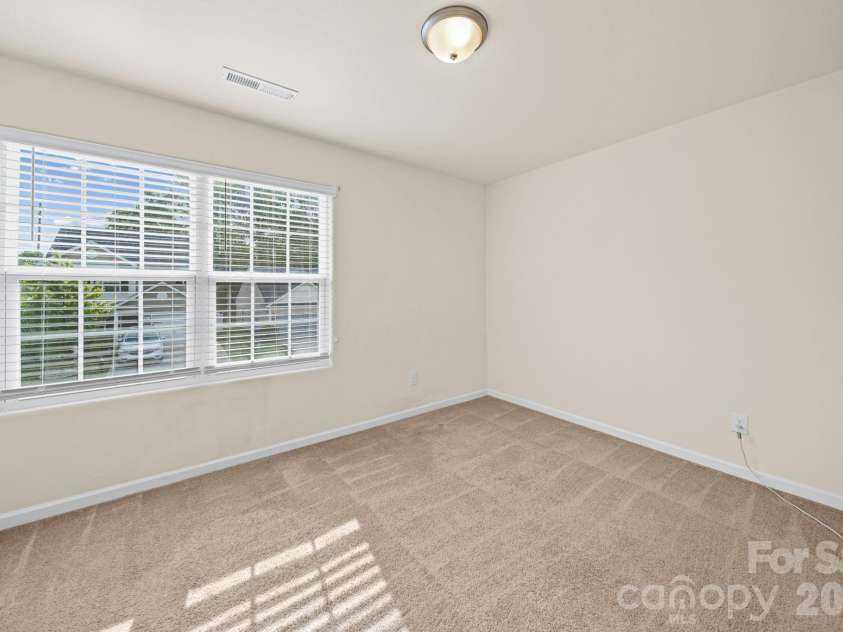 977 Joselynn Drive, Gastonia, NC 28054.  MLS# CAR4369666, YatesRealty ID 19148. 