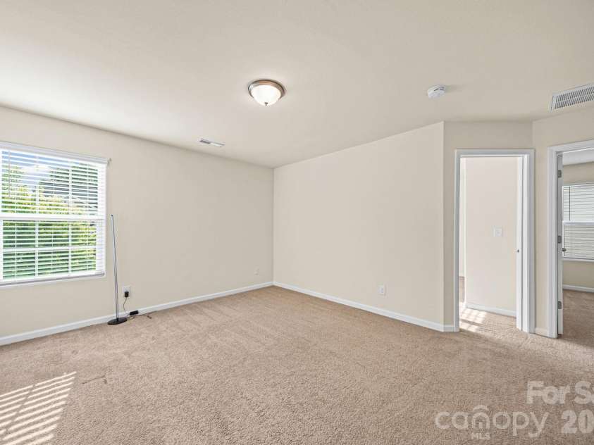 977 Joselynn Drive, Gastonia, NC 28054.  MLS# CAR4369666, YatesRealty ID 19148. 