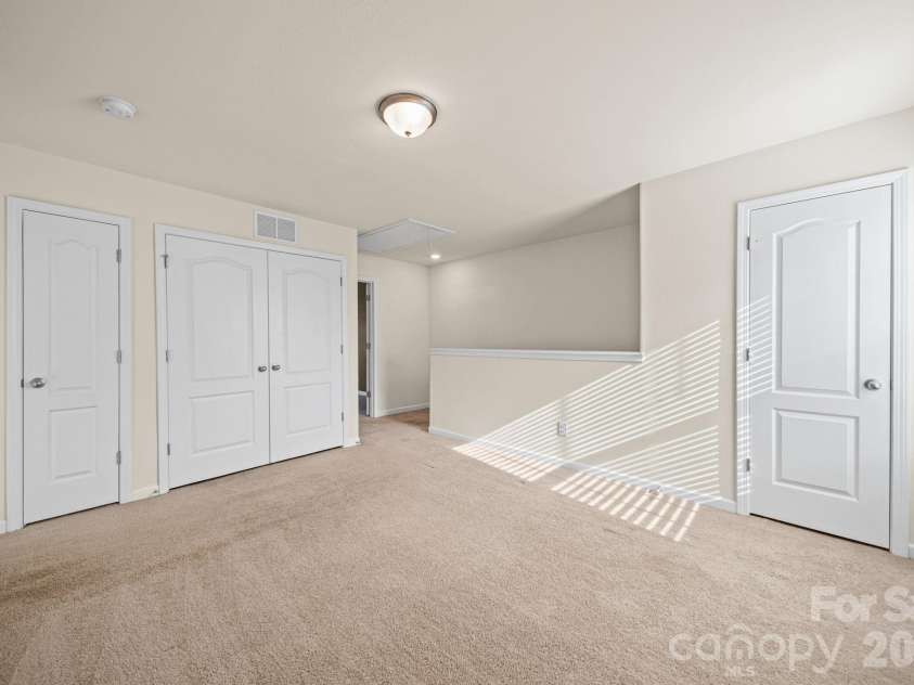 977 Joselynn Drive, Gastonia, NC 28054.  MLS# CAR4369666, YatesRealty ID 19148. 
