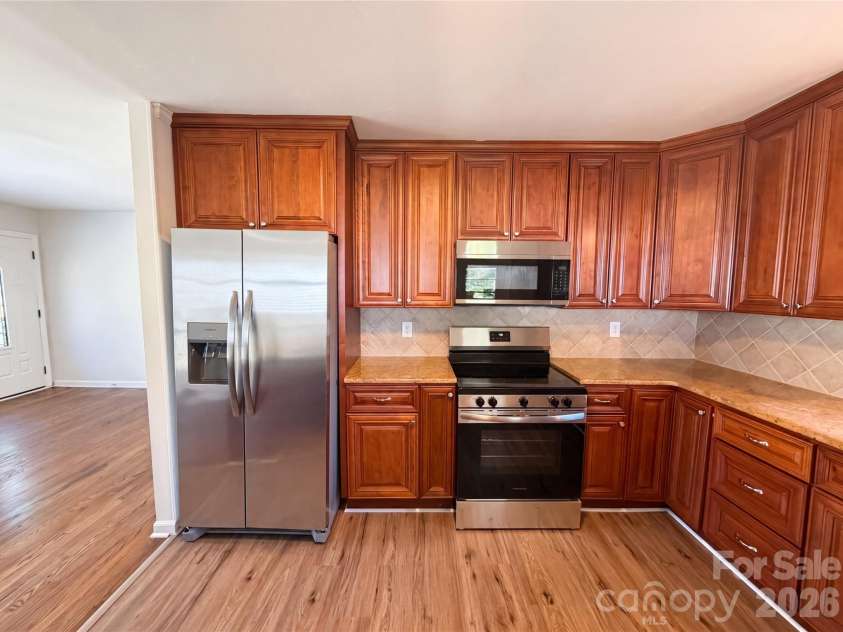 2431 Lynn Drive, Gastonia, NC 28054.  MLS# CAR4373449, YatesRealty ID 19149. 
