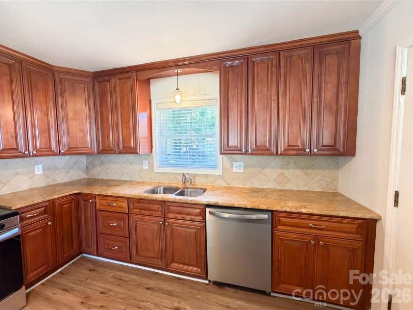 2431 Lynn Drive, Gastonia, NC 28054.  MLS# CAR4373449, YatesRealty ID 19149. 