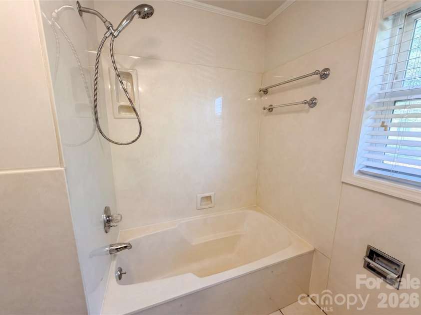 2431 Lynn Drive, Gastonia, NC 28054.  MLS# CAR4373449, YatesRealty ID 19149. 