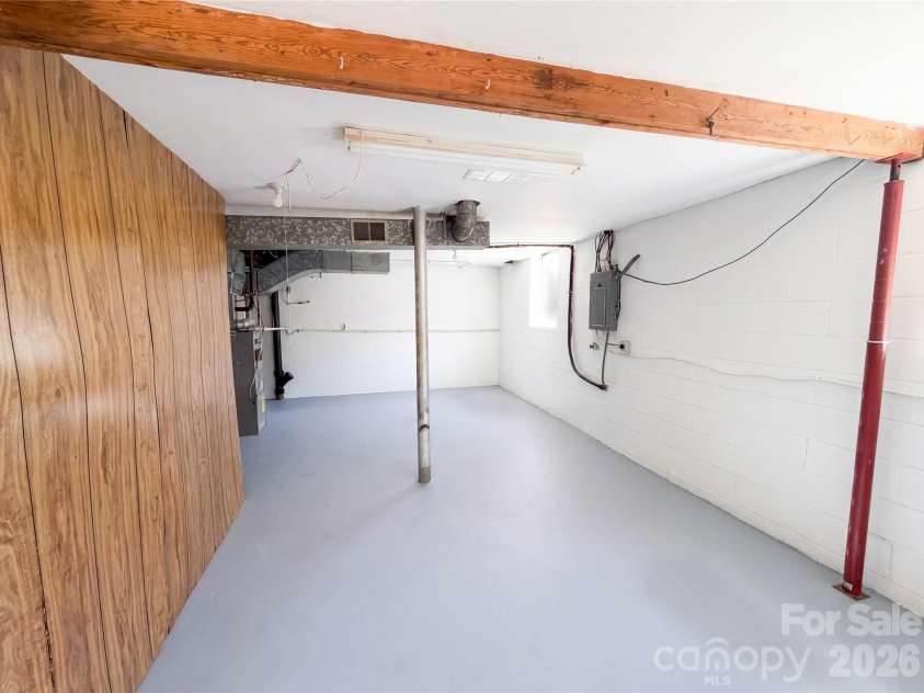 2431 Lynn Drive, Gastonia, NC 28054.  MLS# CAR4373449, YatesRealty ID 19149. 